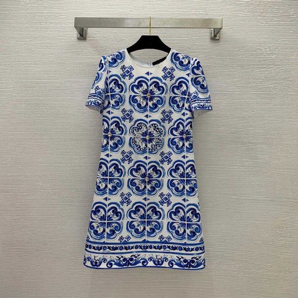 2023 ladies dresses shirts flower print heavy work designer long dress diamond inlaid on the chest a-line version slim slim short-sleeved br, Black;gray
2023 ladies dresses shirts flower print heavy work designer long dress diamond inlaid on the chest a-line version slim slim short-sleeved br, Black;gray