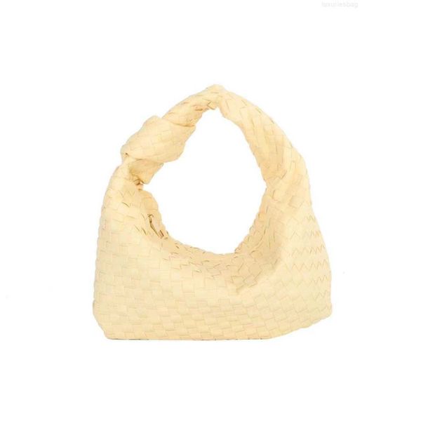 botega venates jodie mini teen intrecciato pouch women's handheld cloud material hand woven pleated soft leather casual bag c8ka
botega venates jodie mini teen intrecciato pouch women's handheld cloud material hand woven pleated soft leather casual bag c8ka