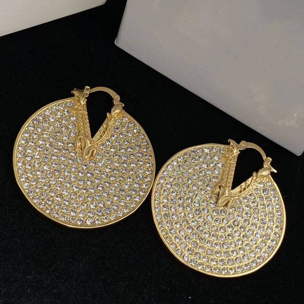 pearl and diamond earrings new full drill round cake v letter open earrings, Golden
pearl and diamond earrings new full drill round cake v letter open earrings, Golden