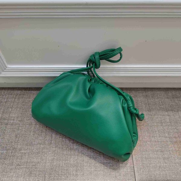 botega venates jodie mini teen intrecciato pouch cloud small pleated clip net red same style handbag single shoulder crossbody bag girl tqqx
botega venates jodie mini teen intrecciato pouch cloud small pleated clip net red same style handbag single shoulder crossbody bag girl tqqx