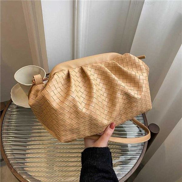 botega venates jodie mini teen intrecciato pouch woven cloud women's solid pleated trend color contrast fashion single shoulder diagona
botega venates jodie mini teen intrecciato pouch woven cloud women's solid pleated trend color contrast fashion single shoulder diagona