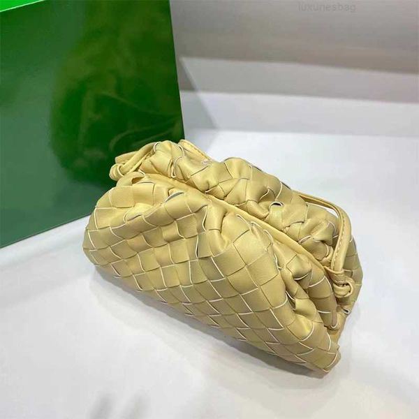 botega venates jodie mini teen intrecciato pouch leather hand woven cloud leather wrinkled dumpling women's bag single shoulder messeng
botega venates jodie mini teen intrecciato pouch leather hand woven cloud leather wrinkled dumpling women's bag single shoulder messeng