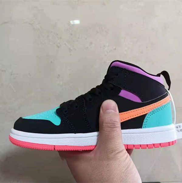 luxury design kids sneakers outdoor baby boys basketball shoes non-slip sport shoes footwear children girl shoes, Black;red
luxury design kids sneakers outdoor baby boys basketball shoes non-slip sport shoes footwear children girl shoes, Black;red