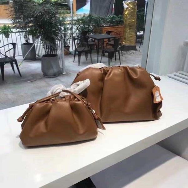 botega venates jodie mini teen intrecciato pouch cloud clip cowhide women's solid color fashion one shoulder crossbody dumpling handhel
botega venates jodie mini teen intrecciato pouch cloud clip cowhide women's solid color fashion one shoulder crossbody dumpling handhel