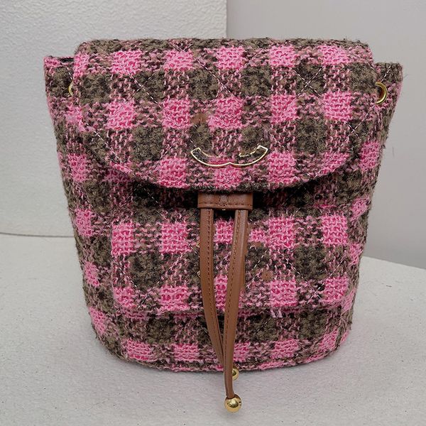 22k womens designer tweed plaid backpack bags gold metal hardware matelasse chain shoulder outodoor street trend handbags classic c badge po
22k womens designer tweed plaid backpack bags gold metal hardware matelasse chain shoulder outodoor street trend handbags classic c badge po