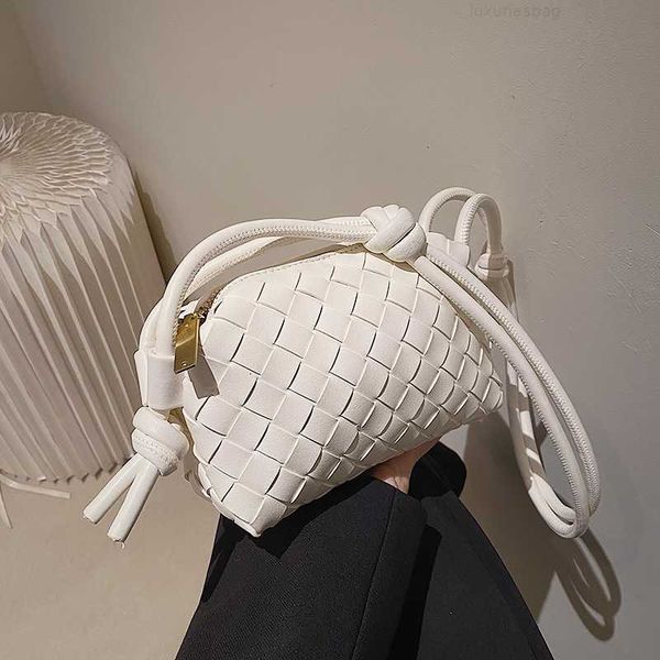 botega venates jodie mini teen intrecciato pouch fashion simple atmosphere candy color hand woven women's bag street sone shoulder mess
botega venates jodie mini teen intrecciato pouch fashion simple atmosphere candy color hand woven women's bag street sone shoulder mess