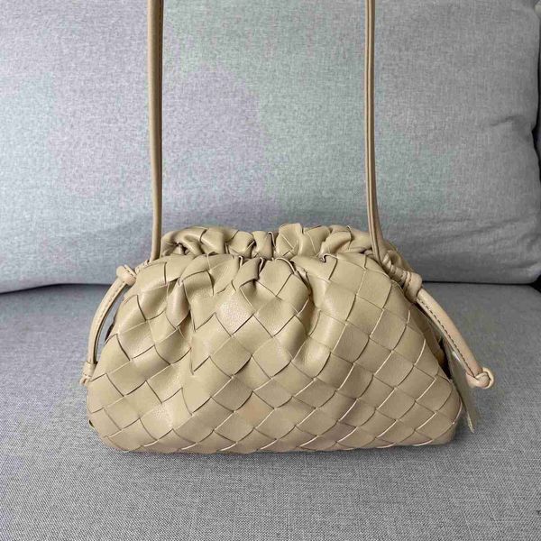 botega venates jodie mini teen intrecciato pouch style pleated wind woven cloud leather single shoulder messenger hand bag magnetic button d
botega venates jodie mini teen intrecciato pouch style pleated wind woven cloud leather single shoulder messenger hand bag magnetic button d