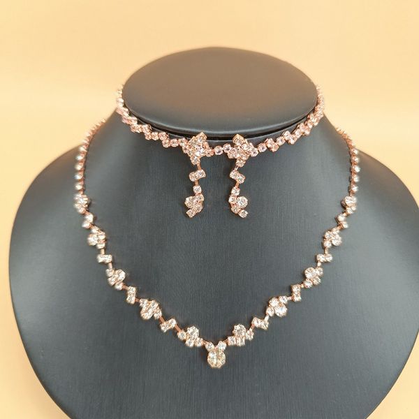 20 sets/lot necklace earring bracelet suit inlaid zircon rhinestone twinkle bridal decorate adjeustable length necklace waterproof wedding p, Silver
20 sets/lot necklace earring bracelet suit inlaid zircon rhinestone twinkle bridal decorate adjeustable length necklace waterproof wedding p, Silver