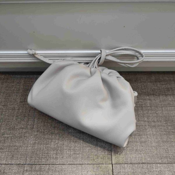 botega venates jodie mini teen intrecciato pouch cloud small pleated clip net red same style handbag single shoulder crossbody bag girl ny24
botega venates jodie mini teen intrecciato pouch cloud small pleated clip net red same style handbag single shoulder crossbody bag girl ny24