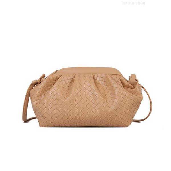botega venates jodie mini teen intrecciato pouch woven cloud soft leather dumpling women's fashion trend diagonal cross armpit shoulder
botega venates jodie mini teen intrecciato pouch woven cloud soft leather dumpling women's fashion trend diagonal cross armpit shoulder