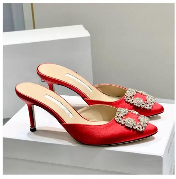 designer luxury dress shoes 2023 drill buckle womens high heels fashion party pointed toes 3cm wedding naked black shine sizes 35-42 with bo
designer luxury dress shoes 2023 drill buckle womens high heels fashion party pointed toes 3cm wedding naked black shine sizes 35-42 with bo