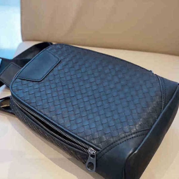 high capacity woven chest shoulder bags men handbag leather designer brand crossbody male business purses 220314
high capacity woven chest shoulder bags men handbag leather designer brand crossbody male business purses 220314