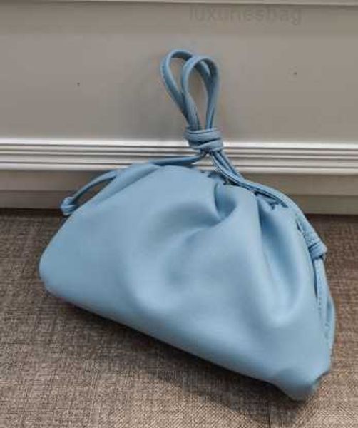 botega venates jodie mini teen intrecciato pouch cloud net red same leather women's solid color trend single shoulder messenger bag dum
botega venates jodie mini teen intrecciato pouch cloud net red same leather women's solid color trend single shoulder messenger bag dum