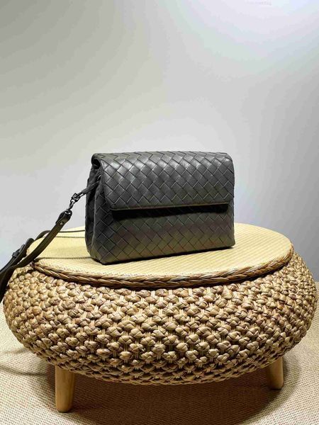 botega venates jodie mini teen intrecciato pouch crowd women's sheepskin leather knitted fashion casual one shoulder crossbody bag nzu3
botega venates jodie mini teen intrecciato pouch crowd women's sheepskin leather knitted fashion casual one shoulder crossbody bag nzu3