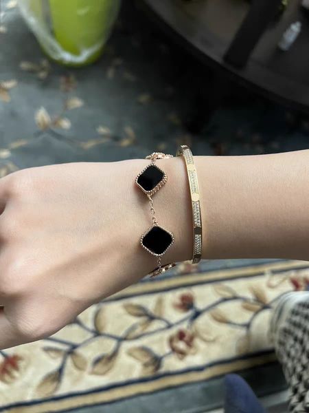2023 clover bracelet 15mm four leaf pendant for woman chain bracelet 18k gold agate shell mother-of-pearl wedding, Golden;silver
2023 clover bracelet 15mm four leaf pendant for woman chain bracelet 18k gold agate shell mother-of-pearl wedding, Golden;silver