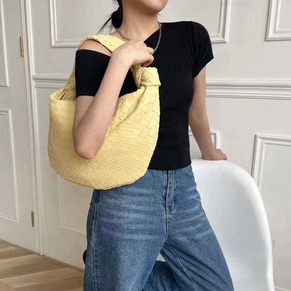 botega venates jodie mini teen intrecciato pouch woven bag type large capacity knotted handbag cloud ox horn dumplings 68jh
botega venates jodie mini teen intrecciato pouch woven bag type large capacity knotted handbag cloud ox horn dumplings 68jh