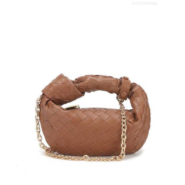 botega venates jodie mini teen intrecciato pouch advanced diagonal knotted oxhorn woven spring and summer product hand cloud bag crossbody i
botega venates jodie mini teen intrecciato pouch advanced diagonal knotted oxhorn woven spring and summer product hand cloud bag crossbody i