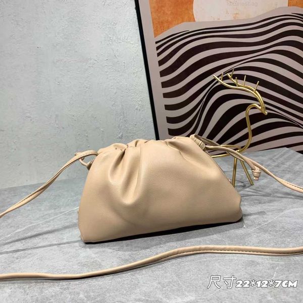 botega venates jodie mini teen intrecciato pouch genuine leather woven cloud women's simple and versatile texture popular cross body sm
botega venates jodie mini teen intrecciato pouch genuine leather woven cloud women's simple and versatile texture popular cross body sm