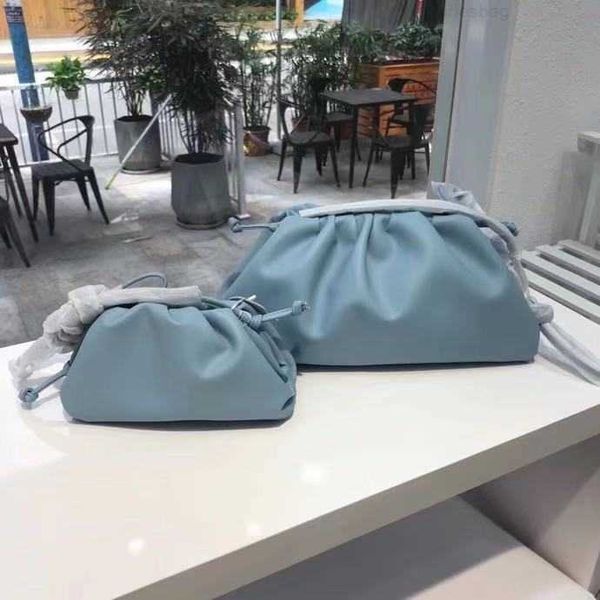 botega venates jodie mini teen intrecciato pouch cloud clip cowhide women's solid color fashion one shoulder crossbody dumpling handhel
botega venates jodie mini teen intrecciato pouch cloud clip cowhide women's solid color fashion one shoulder crossbody dumpling handhel