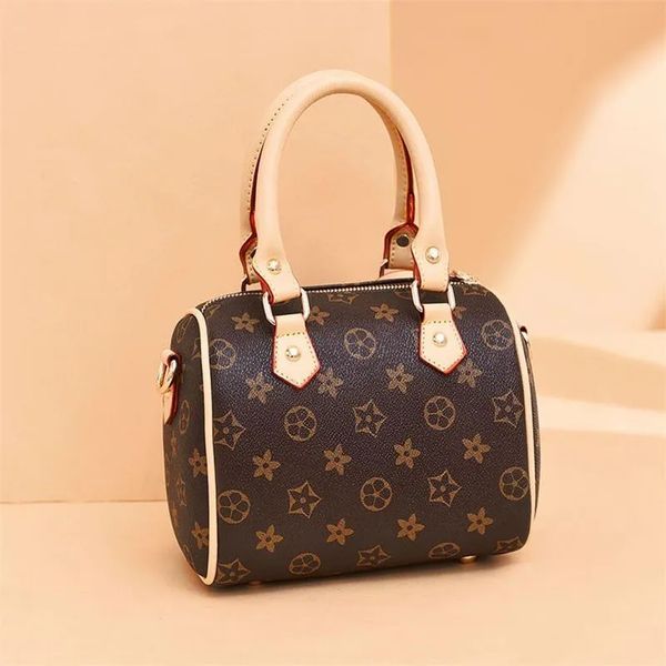 2023 shoulder bags boston women messenger oblique span travel bag classic style fashion bags shoulder lady handbags, Red;black 
2023 shoulder bags boston women messenger oblique span travel bag classic style fashion bags shoulder lady handbags, Red;black