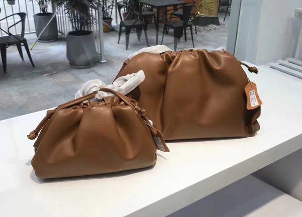 botega venates jodie mini teen intrecciato pouch plain cloud large and small fashionable one shoulder messenger soft hand dumpling bag ludg
botega venates jodie mini teen intrecciato pouch plain cloud large and small fashionable one shoulder messenger soft hand dumpling bag ludg