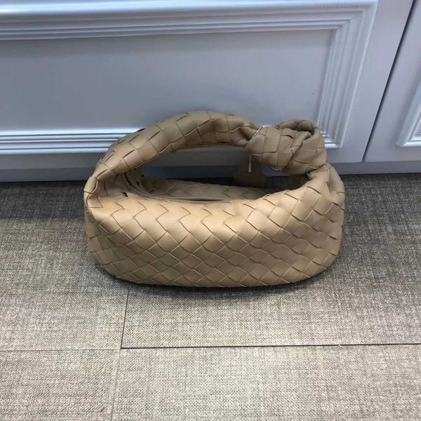 botega venates jodie mini teen intrecciato pouch spring soft cowhide woven croissant knotted large capacity pleated dumplings handbag female
botega venates jodie mini teen intrecciato pouch spring soft cowhide woven croissant knotted large capacity pleated dumplings handbag female