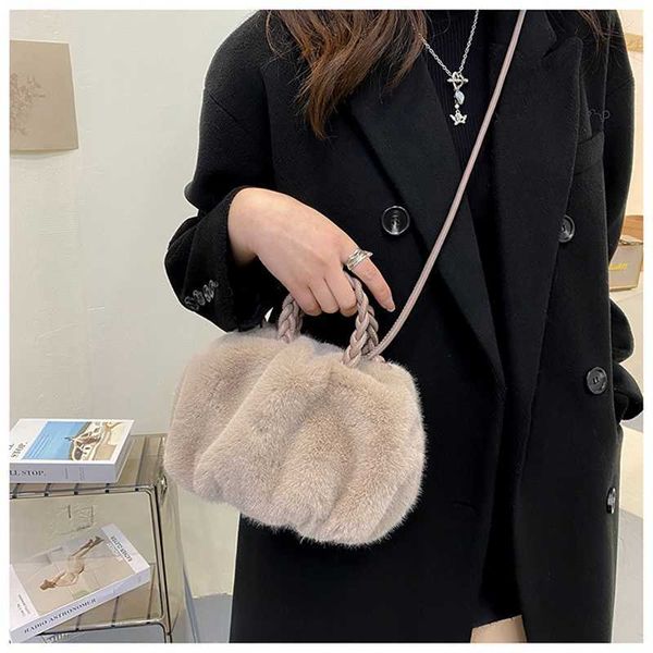 furry bag niche plush women messenger portable autumn and winter fashion ladies shoulder bolsa 2023
furry bag niche plush women messenger portable autumn and winter fashion ladies shoulder bolsa 2023