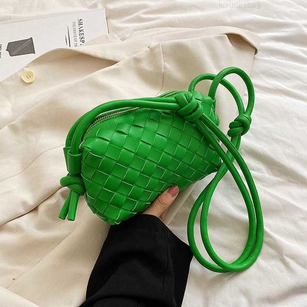 botega venates jodie mini teen intrecciato pouch small women's soft woven bag mini single shoulder crossbody backpack plaid square vers
botega venates jodie mini teen intrecciato pouch small women's soft woven bag mini single shoulder crossbody backpack plaid square vers