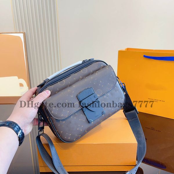 mens messenger bags designers shoulder bag fashion luxurys bags slock men handbag metal lock purse crossbody wallet louiseity purse viutonit, Red;black
mens messenger bags designers shoulder bag fashion luxurys bags slock men handbag metal lock purse crossbody wallet louiseity purse viutonit, Red;black