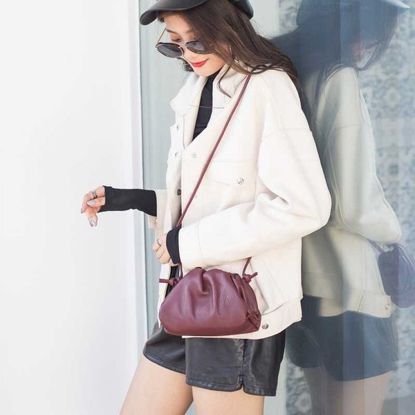 botega venates jodie mini teen intrecciato pouch first layer women's single shoulder crossbody dumpling handheld cowhide cloud wrinkled
botega venates jodie mini teen intrecciato pouch first layer women's single shoulder crossbody dumpling handheld cowhide cloud wrinkled