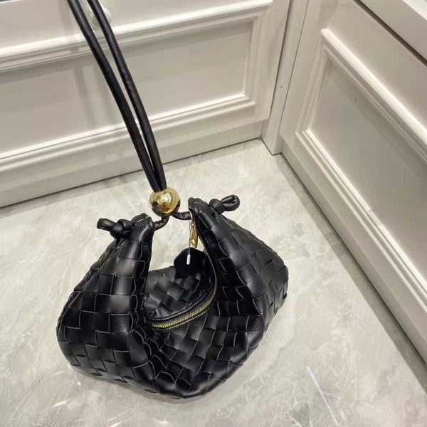 botega venates jodie mini teen intrecciato pouch leather women's woven dumpling golden ball underarm versatile shell single shoulder ha
botega venates jodie mini teen intrecciato pouch leather women's woven dumpling golden ball underarm versatile shell single shoulder ha