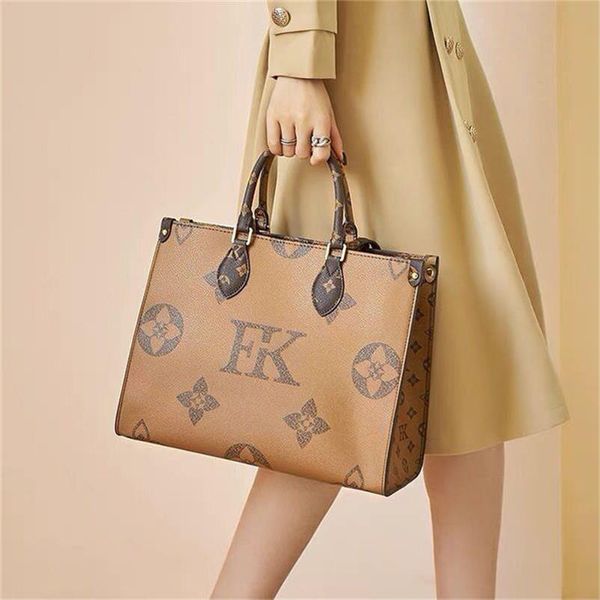 totes 2023 high-quality designer bags trend color matching design fashion ladies handbag purse large capacity casual lady bag purses handbag
totes 2023 high-quality designer bags trend color matching design fashion ladies handbag purse large capacity casual lady bag purses handbag