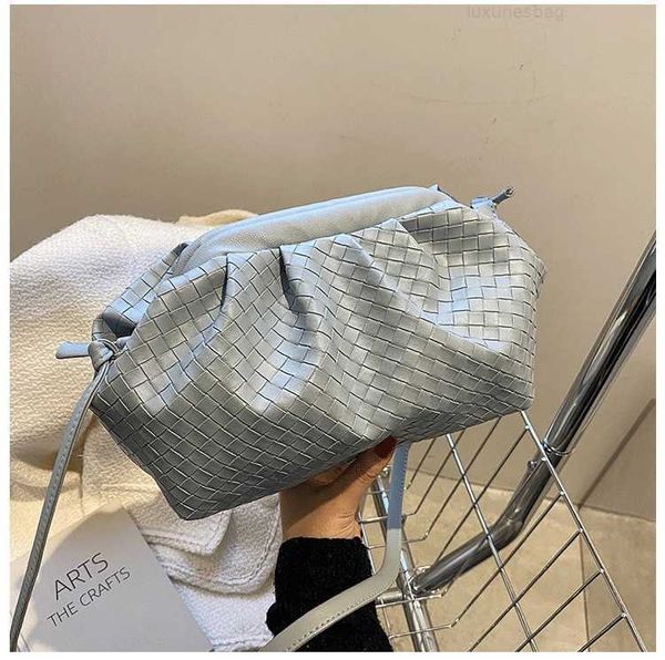 botega venates jodie mini teen intrecciato pouch women's hand woven cloud messenger high sense atmosphere handheld dumpling armpit bag
botega venates jodie mini teen intrecciato pouch women's hand woven cloud messenger high sense atmosphere handheld dumpling armpit bag