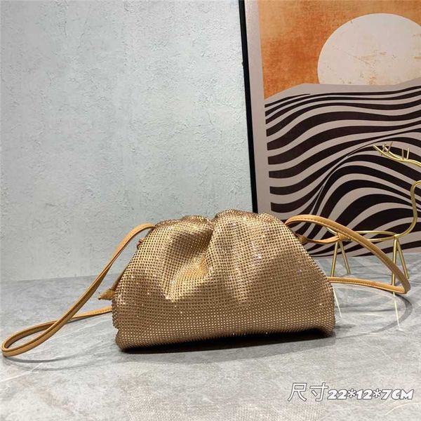 botega venates jodie mini teen intrecciato small crystal diamond cloud fashion trend versatile one shoulder messenger soft leather dumpling
botega venates jodie mini teen intrecciato small crystal diamond cloud fashion trend versatile one shoulder messenger soft leather dumpling