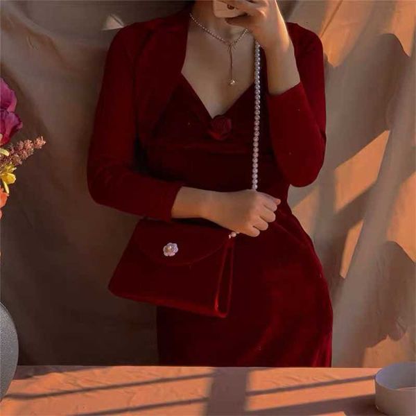 red shoulder vintage luxury square pearl bags ladies chain velvet crossbody women femlae underarm small purse handbags
red shoulder vintage luxury square pearl bags ladies chain velvet crossbody women femlae underarm small purse handbags