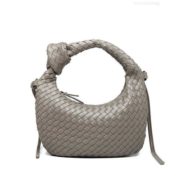 botega venates jodie mini teen intrecciato pouch woven oxhorn women's portable cloud version tide oneshoulder crossbody vegetable baske
botega venates jodie mini teen intrecciato pouch woven oxhorn women's portable cloud version tide oneshoulder crossbody vegetable baske