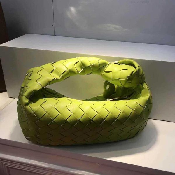 botega venates jodie mini teen intrecciato pouch spring soft cowhide woven croissant knotted large capacity pleated dumplings handbag female
botega venates jodie mini teen intrecciato pouch spring soft cowhide woven croissant knotted large capacity pleated dumplings handbag female