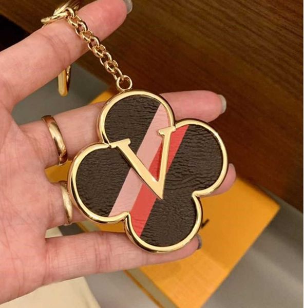 lanyards 2022 four-leaf keychains lucky clover car key chain rings accessories fashion pu leather keychain buckle for men women hanging deco, Silver
lanyards 2022 four-leaf keychains lucky clover car key chain rings accessories fashion pu leather keychain buckle for men women hanging deco, Silver