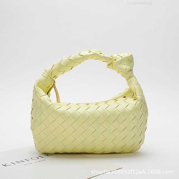 botega venates jodie mini teen intrecciato pouch knotted woven ox horn wrinkled dumpling leather armpit bag tide one shoulder messenger bag
botega venates jodie mini teen intrecciato pouch knotted woven ox horn wrinkled dumpling leather armpit bag tide one shoulder messenger bag