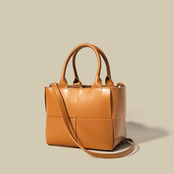 bottegs venets arco famous handbag 2022 new small cattle leather knitted tote bag women s one shoulder crossbody commuter bag leather handba
bottegs venets arco famous handbag 2022 new small cattle leather knitted tote bag women s one shoulder crossbody commuter bag leather handba
