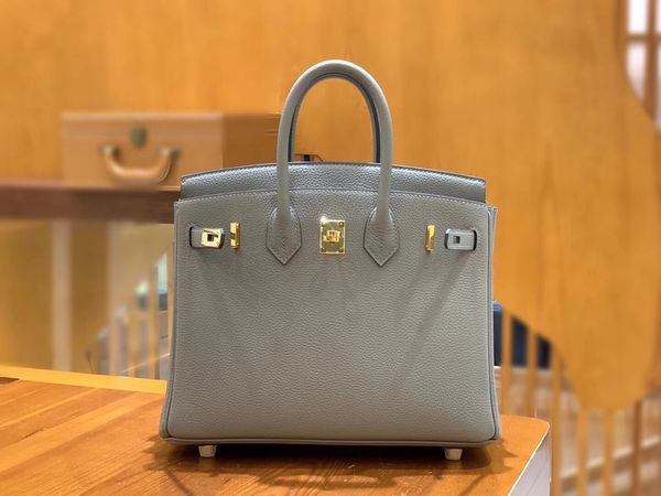 2023 fashion purse women totes shoulder bags cowskin genuine leather handbag scarf charm with shoulders straps and packing box birkin bag it
2023 fashion purse women totes shoulder bags cowskin genuine leather handbag scarf charm with shoulders straps and packing box birkin bag it