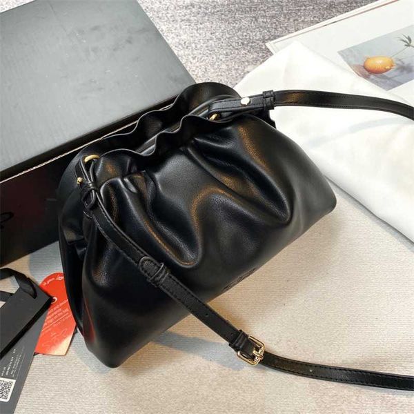 botega venates jodie mini teen intrecciato pouch swallow style one shoulder cloud fold messenger dumpling women's bow handle bag plain
botega venates jodie mini teen intrecciato pouch swallow style one shoulder cloud fold messenger dumpling women's bow handle bag plain