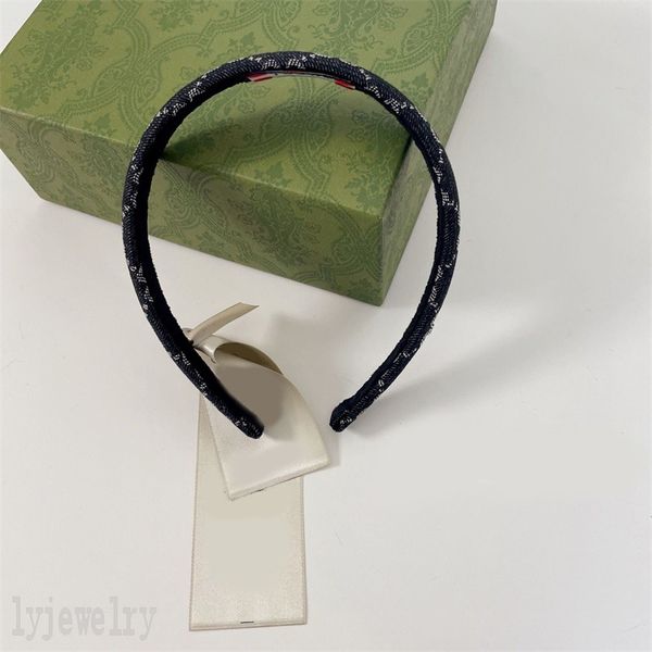 cotton material classic color designer headband leather simple shape letters hair band sport workout party ladies jewelry woman hairband nic, Silver
cotton material classic color designer headband leather simple shape letters hair band sport workout party ladies jewelry woman hairband nic, Silver
