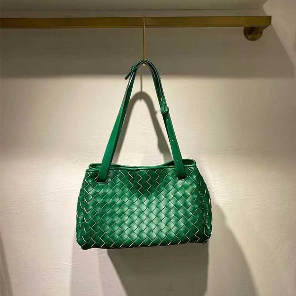 botega venates jodie mini teen intrecciato pouch woven cowhide large capacity tote commuter handbag one shoulder crossbody portable fashion
botega venates jodie mini teen intrecciato pouch woven cowhide large capacity tote commuter handbag one shoulder crossbody portable fashion