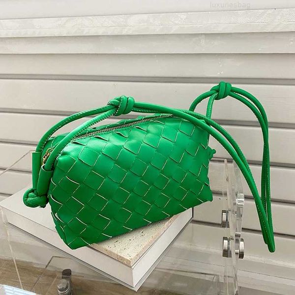 botega venates jodie mini teen intrecciato pouch fashion fashion shoulder hand pillow pu solid woven messenger women's bag a1gr
botega venates jodie mini teen intrecciato pouch fashion fashion shoulder hand pillow pu solid woven messenger women's bag a1gr