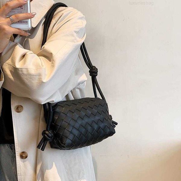 botega venates jodie mini teen intrecciato pouch niche design woven women's are popular and versatile single shoulder underarm crossbod
botega venates jodie mini teen intrecciato pouch niche design woven women's are popular and versatile single shoulder underarm crossbod