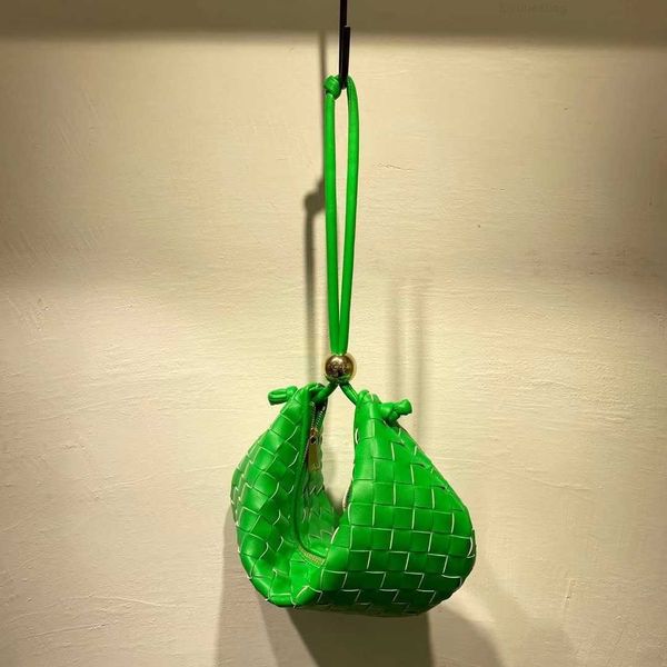 botega venates jodie mini teen intrecciato pouch leather women's woven dumpling golden ball underarm versatile shell single shoulder ha
botega venates jodie mini teen intrecciato pouch leather women's woven dumpling golden ball underarm versatile shell single shoulder ha