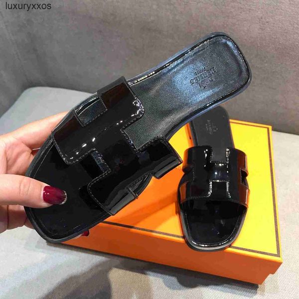 beach shoe hermas leather lacquered type designer women's slipper sandals for summer family all-around leather slip-on for tourism wear
beach shoe hermas leather lacquered type designer women's slipper sandals for summer family all-around leather slip-on for tourism wear