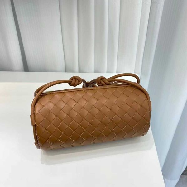 botega venates jodie mini teen intrecciato pouch fashion woven bucket calf leather versatile pillow single shoulder crossbody handheld women
botega venates jodie mini teen intrecciato pouch fashion woven bucket calf leather versatile pillow single shoulder crossbody handheld women