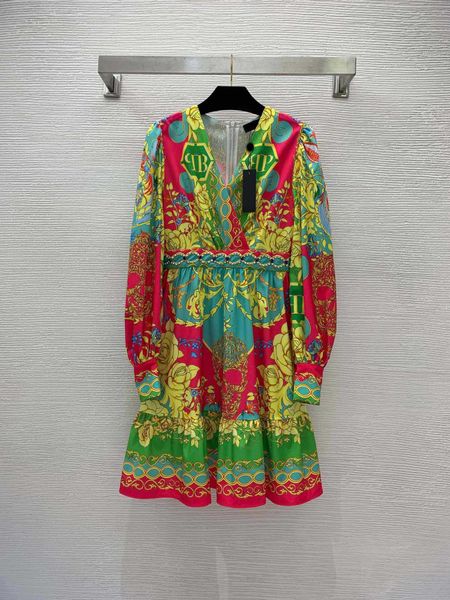 ladies dresses shirts pattern fashion printing designer long dress inlaid diamond nail bead lantern sleeve v neck waist show thin dress bran, Black;gray
ladies dresses shirts pattern fashion printing designer long dress inlaid diamond nail bead lantern sleeve v neck waist show thin dress bran, Black;gray